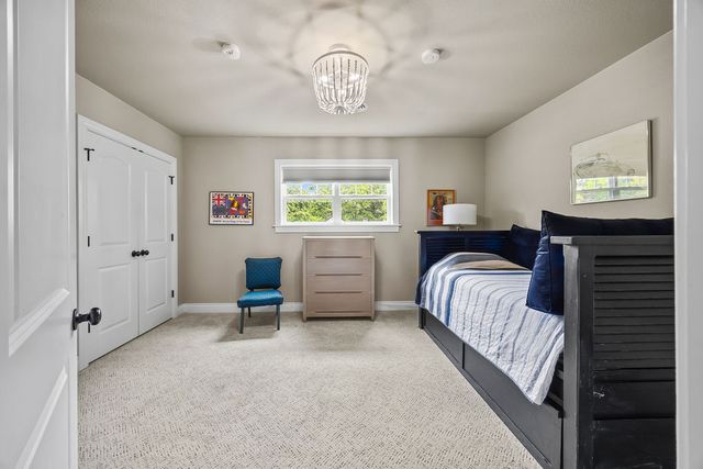 1109 E Glenn Lane, Fayetteville, AR 72703