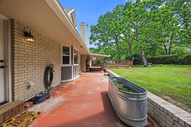 1109 E Glenn Lane, Fayetteville, AR 72703