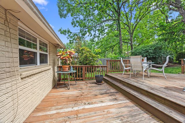 1109 E Glenn Lane, Fayetteville, AR 72703