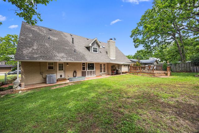 1109 E Glenn Lane, Fayetteville, AR 72703