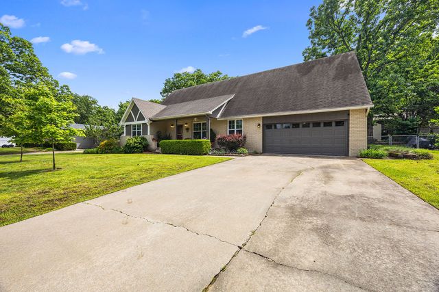 1109 E Glenn Lane, Fayetteville, AR 72703