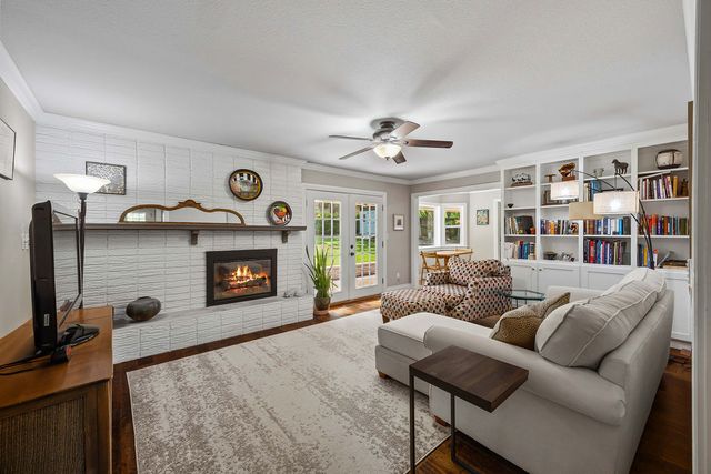 1109 E Glenn Lane, Fayetteville, AR 72703