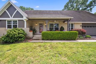 1109 E Glenn Lane, Fayetteville, AR 72703