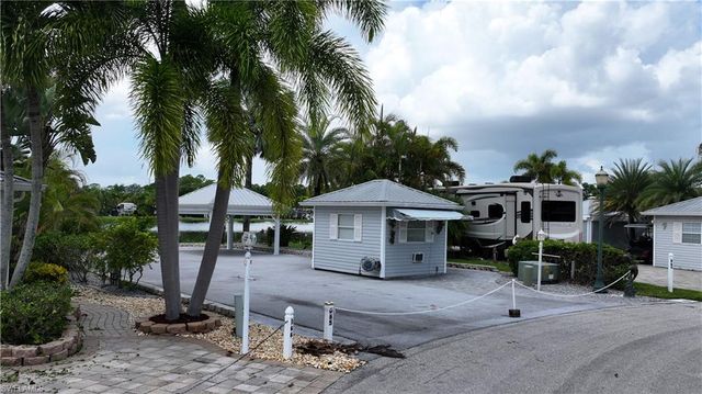 10210 Surfwood CT, Fort Myers, FL 33905