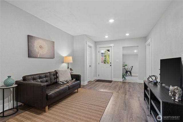 5526 20th Avenue S, Seattle, WA 98108