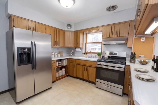 3910 W 83rd Street, Chicago, IL 60652