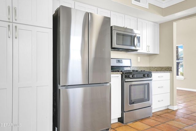 1432 BLACK RIDGE Drive, El Paso, TX 79912