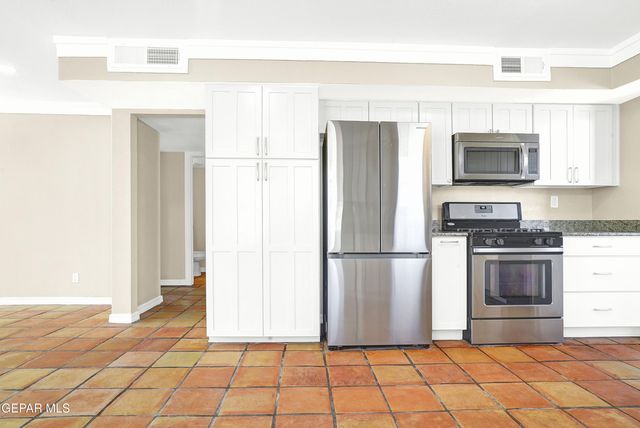 1432 BLACK RIDGE Drive, El Paso, TX 79912