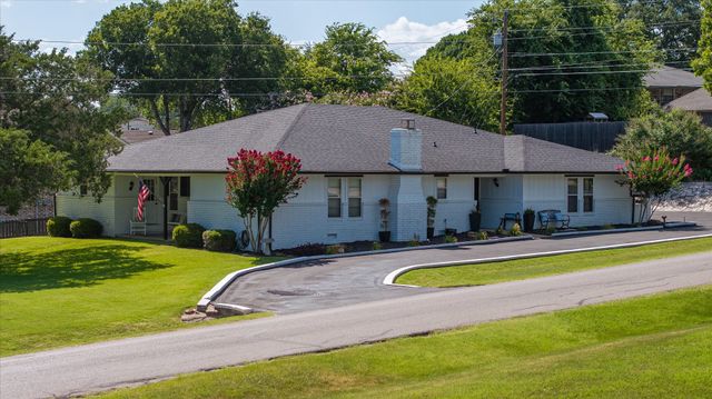 4112 Cimmaron Trail, De Cordova, TX 76049