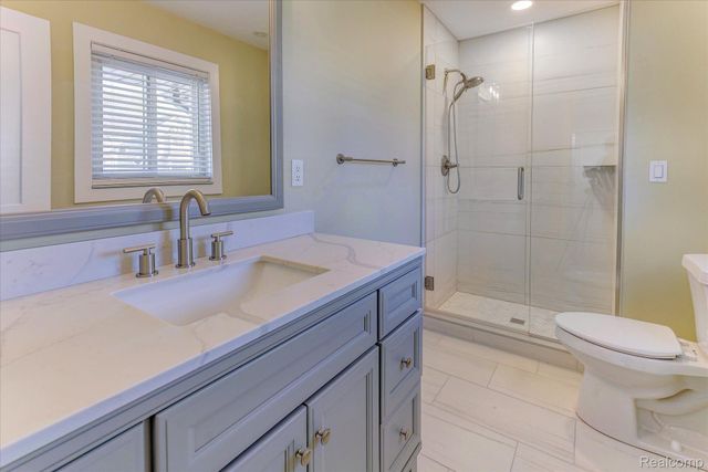 1293 BRAMBLES Drive, Waterford, MI 48328