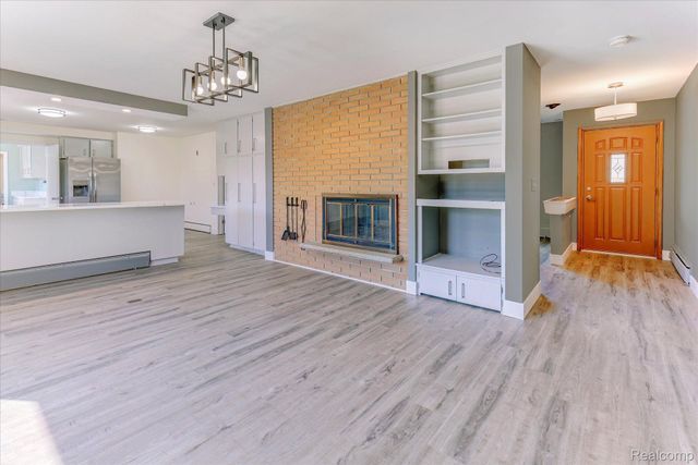 1293 BRAMBLES Drive, Waterford, MI 48328