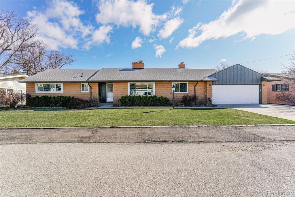1293 BRAMBLES Drive, Waterford Twp, MI 48328