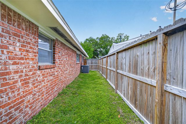 9667 Meadowvale Drive, Houston, TX 77063