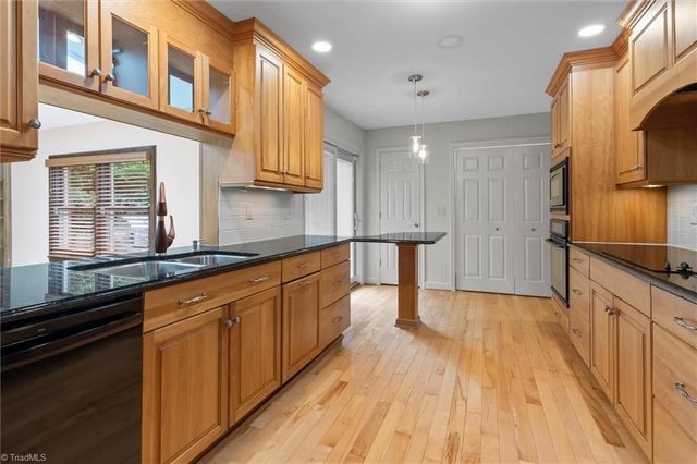 900 Brintonial Way, Winston-salem, NC 27104