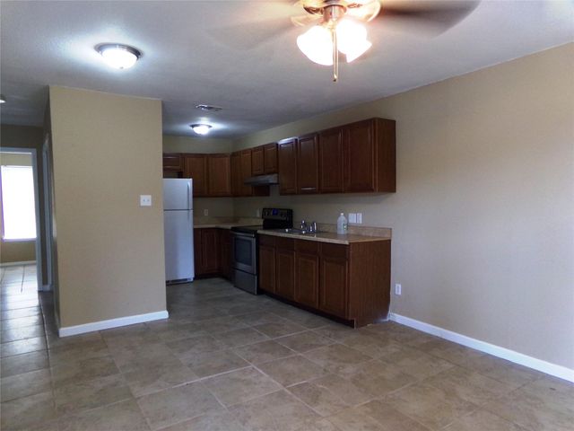 519 Lenora DR A, Taylor, TX 76574