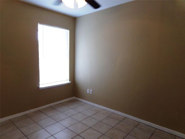 519 Lenora DR A, Taylor, TX 76574