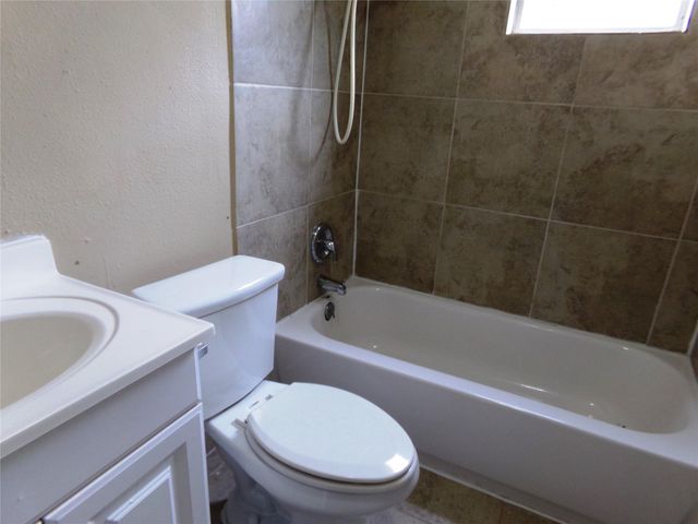 519 Lenora DR A, Taylor, TX 76574