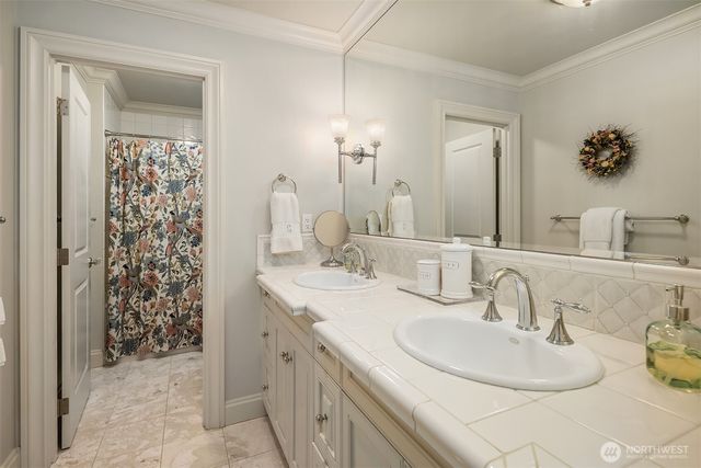 13364 Bridgestone Court NE, Bainbridge Island, WA 98110