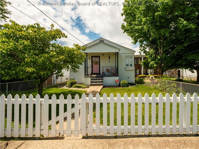 339 17th Street, Dunbar, WV 25064