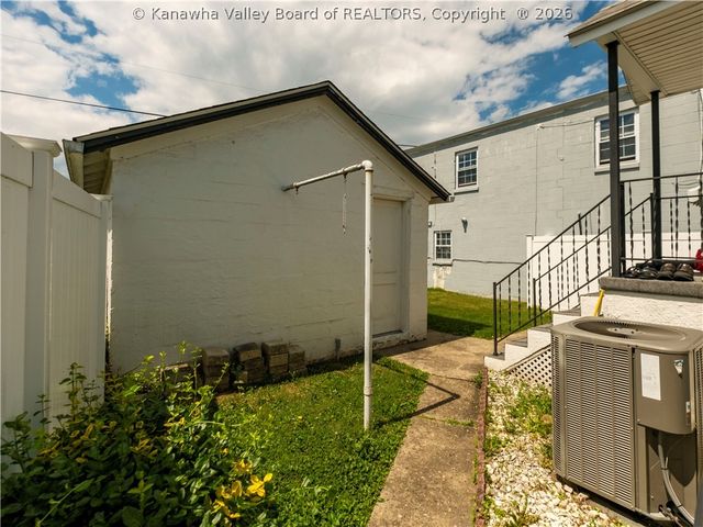339 17th Street, Dunbar, WV 25064