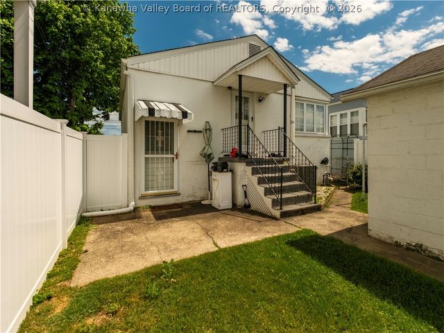 339 17th Street, Dunbar, WV 25064