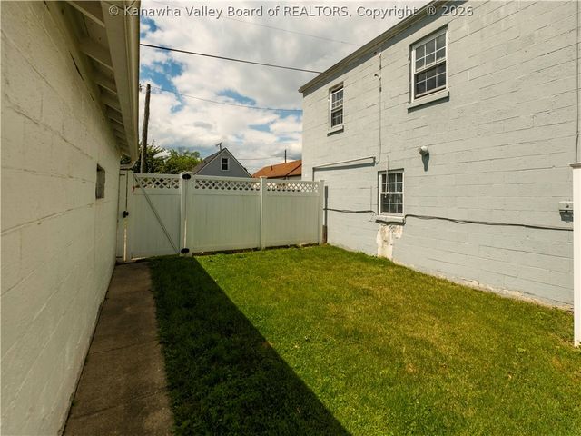339 17th Street, Dunbar, WV 25064