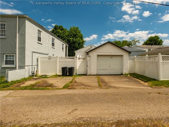 339 17th Street, Dunbar, WV 25064