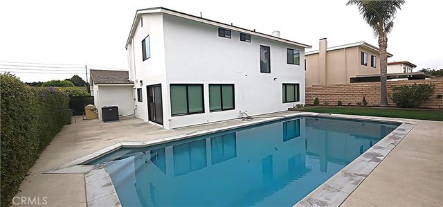 8711 Larkport Drive, Huntington Beach, CA 92646