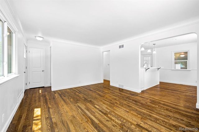 4166 Grayton Drive, Waterford, MI 48328