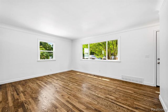 4166 Grayton Drive, Waterford, MI 48328