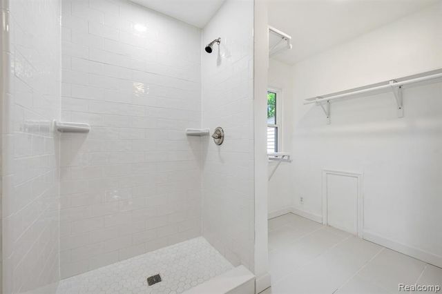 4166 Grayton Drive, Waterford, MI 48328
