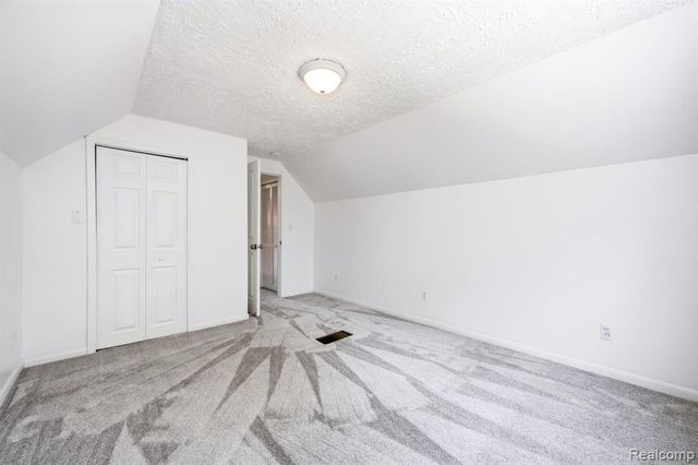 4166 Grayton Drive, Waterford, MI 48328