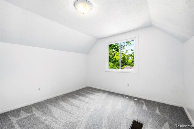 4166 Grayton Drive, Waterford, MI 48328