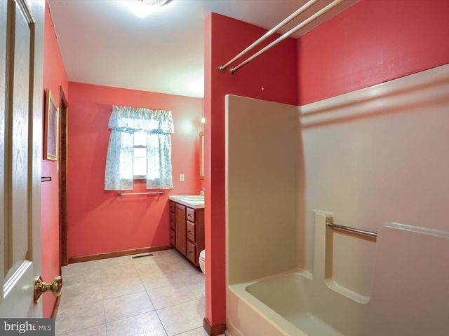 6422 GILLINGHAM LN, Harrisburg, PA 17111