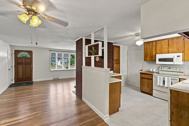 19 Champlain Dr, Hudson, MA 01749