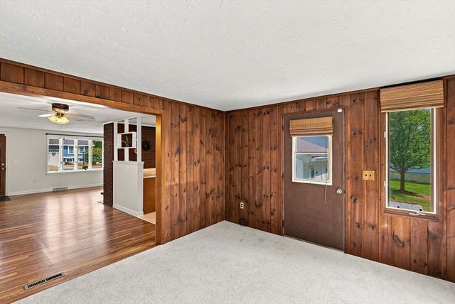 19 Champlain Dr, Hudson, MA 01749