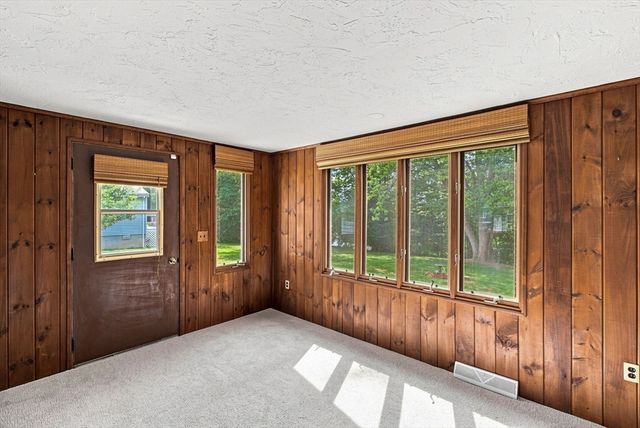 19 Champlain Dr, Hudson, MA 01749
