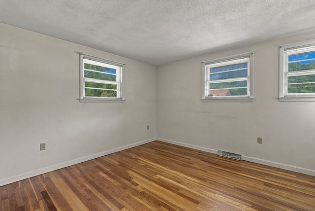19 Champlain Dr, Hudson, MA 01749