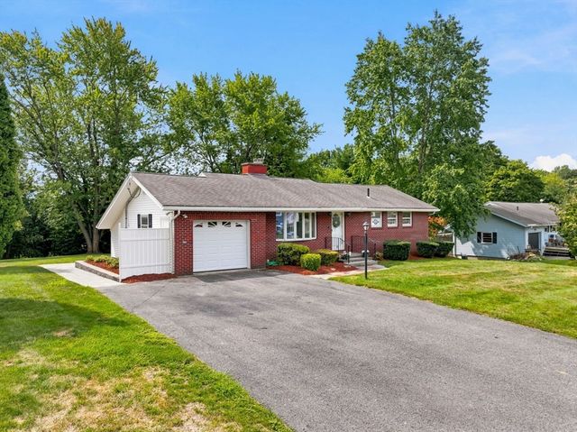 19 Champlain Dr, Hudson, MA 01749