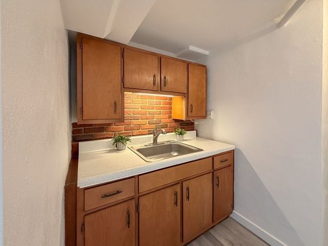 19 Champlain Dr, Hudson, MA 01749