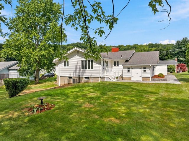 19 Champlain Dr, Hudson, MA 01749