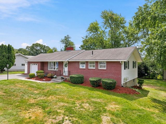 19 Champlain Dr, Hudson, MA 01749