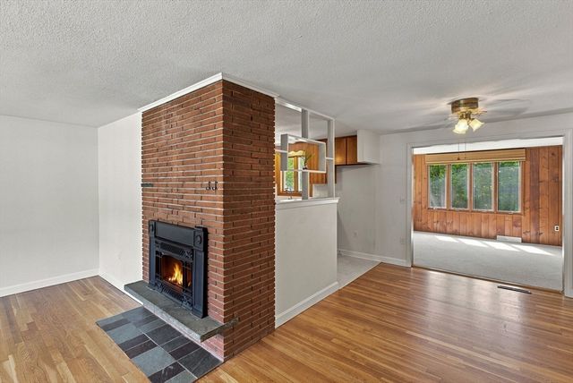 19 Champlain Dr, Hudson, MA 01749