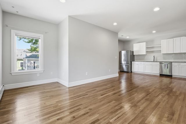94 Summit 2, Clinton, MA 01510