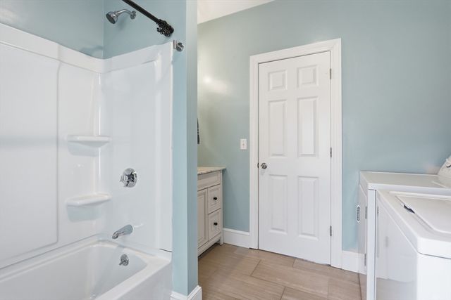 94 Summit 2, Clinton, MA 01510