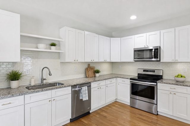 94 Summit 2, Clinton, MA 01510