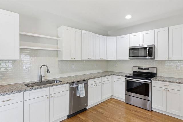 94 Summit 2, Clinton, MA 01510