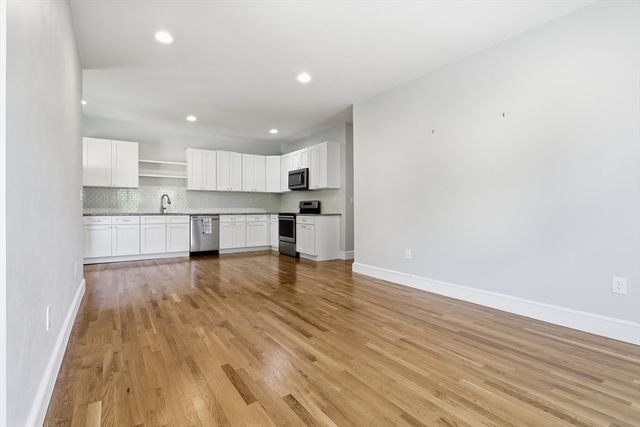 94 Summit 2, Clinton, MA 01510