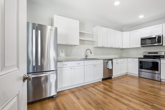 94 Summit 2, Clinton, MA 01510