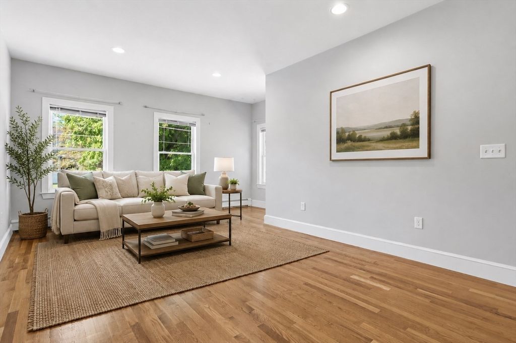 94 Summit 2, Clinton, MA 01510